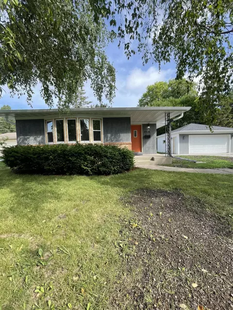 2916 Pinehurst, Racine, WI 53403