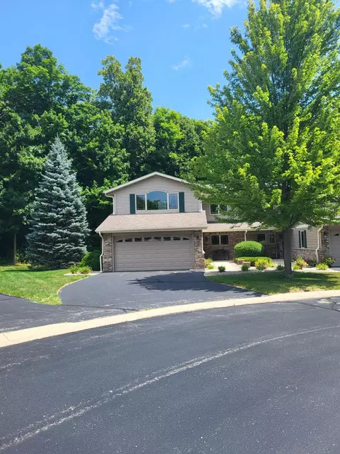 1015 Shadowood #1, West Bend, WI 53095