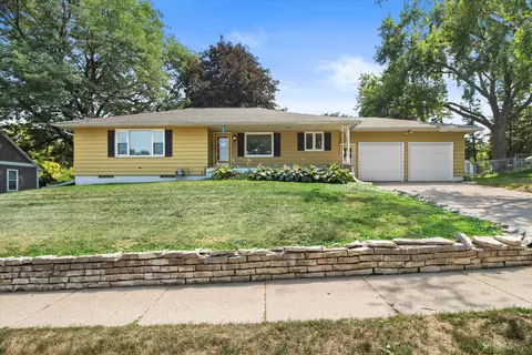 401 W Loos, Hartford, WI 53027