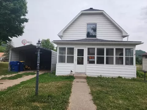 311 S Commercial, Viola, WI 54664
