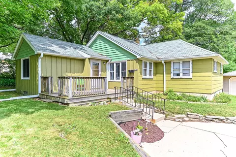 2204 W Ramsey, Milwaukee, WI 53221