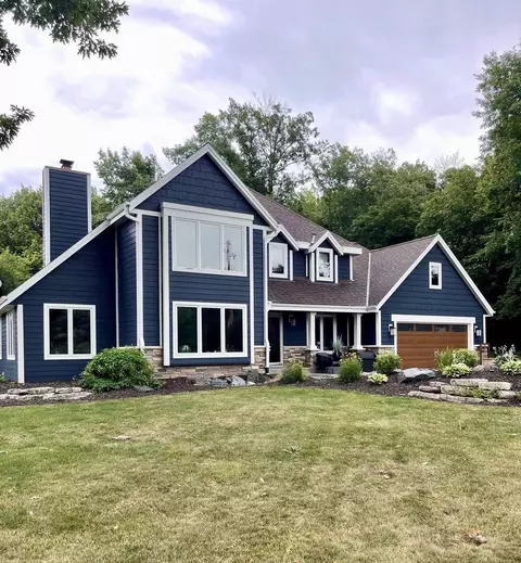 1600 Country Clb, Watertown, WI 53098