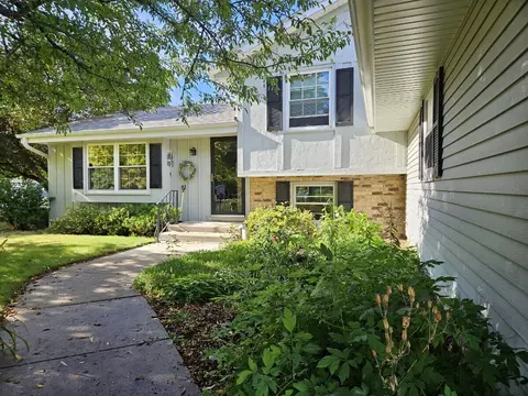 3340 E Woodview, Oak Creek, WI 53154