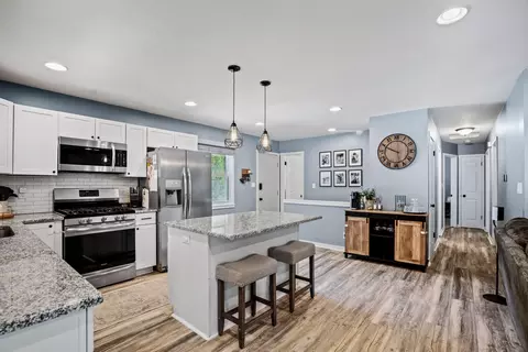 4355 S Honey Crk, Greenfield, WI 53220
