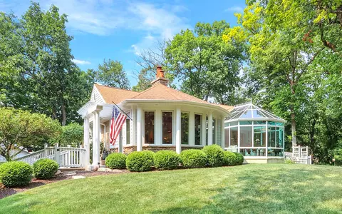 876 Sauganash, Fontana, WI 53125