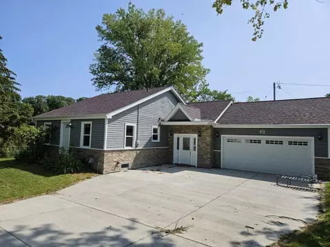 809 Delamere, Racine, WI 53403
