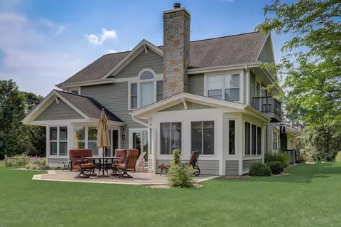 w330n295 County Road C, Delafield, WI 53018