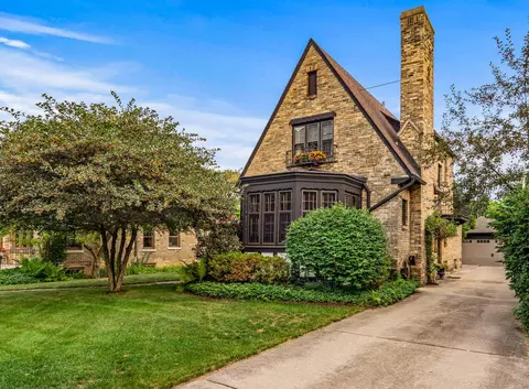 6513 Betsy Ross, Wauwatosa, WI 53213