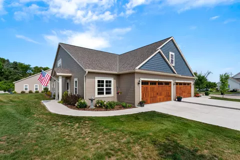 852 Bridlewood, Hartford, WI 53027