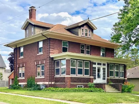 301 S Warren, Watertown, WI 53094
