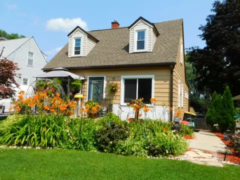 11032 W Wls, Wauwatosa, WI 53226