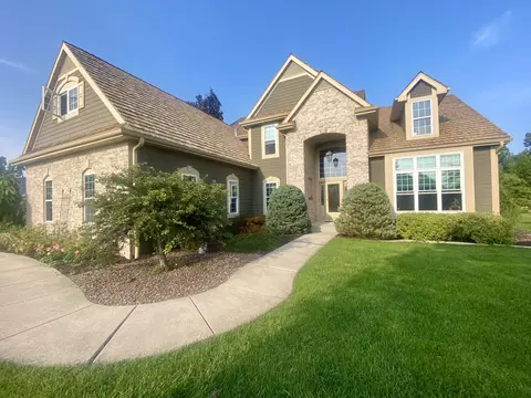 10540 S Shangrila, Oak Creek, WI 53154