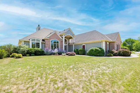 w131n6594 Crestwood, Menomonee Falls, WI 53051