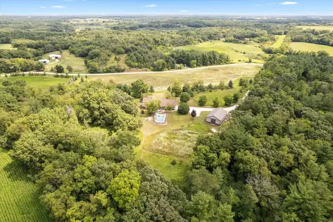 2890 Berndt, Burlington, WI 53105