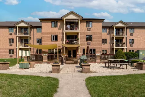 530 N Silverbrook #317, West Bend, WI 53090