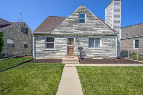 2930 E Armour, Saint Francis, WI 53235