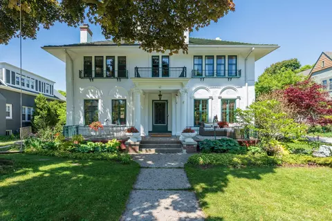 3453 N N Smt, Milwaukee, WI 53211