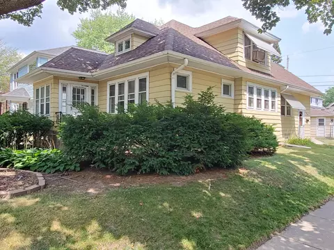 2404 N 68th, Wauwatosa, WI 53213