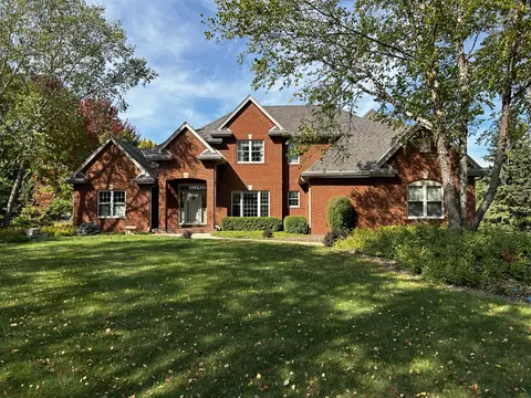 201 Steeple Pointe, Delafield, WI 53018