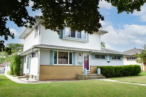 7713 W Green Tree, Milwaukee, WI 53223