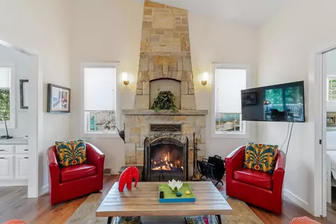 87 Upper Loch Vis, Williams Bay, WI 53191