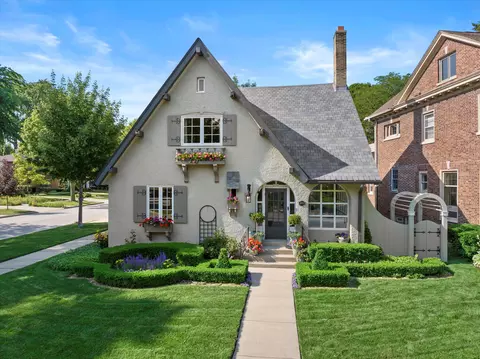 2600 E Olive, Shorewood, WI 53211