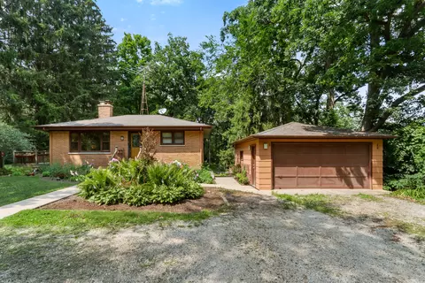 w820 Herman Tonn Drive, Bloomfield, WI 53128