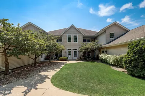 w398n6076 Autumn Woods, Oconomowoc, WI 53066