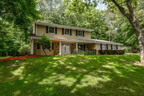 w265s7585 Crestview, Waukesha, WI 53189