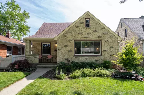 5662 N Argyle, Glendale, WI 53209