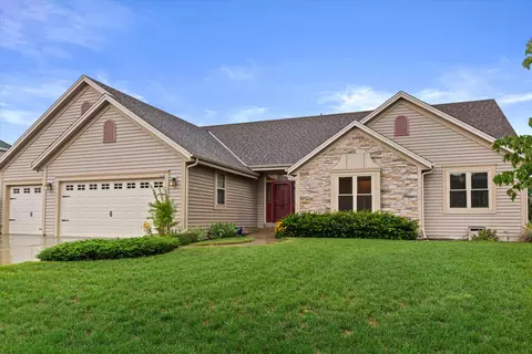 630 Stoecker Farm, Mukwonago, WI 53149