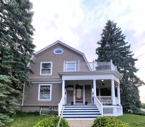 2757 N Oakland, Milwaukee, WI 53211