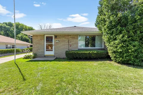 1619 W Plainfield, Milwaukee, WI 53221