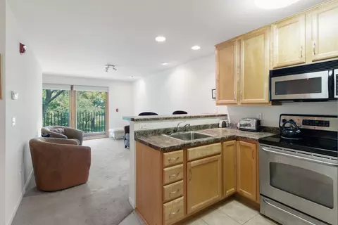21 Matterhorn #21-14, Geneva, WI 53147