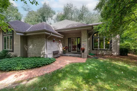 5352 Woodstone, Hartford, WI 53086