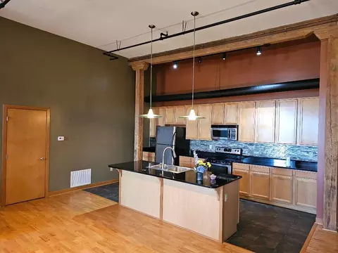 720 S Marquette #407, Racine, WI 53403