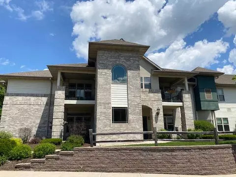 470 N Silverbrook #207, West Bend, WI 53090