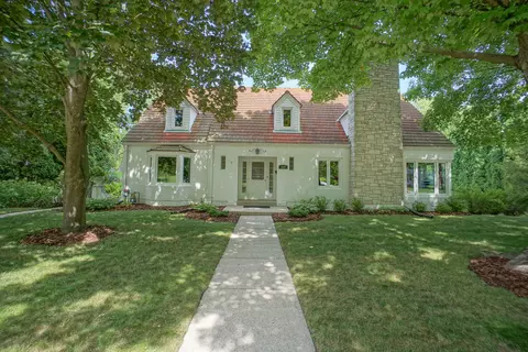 237 Orchard, Pewaukee, WI 53072