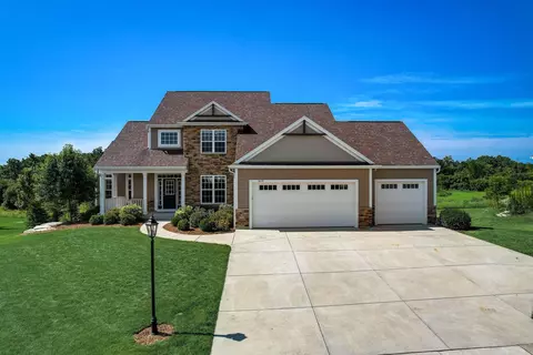 3609 Howell Oaks, Waukesha, WI 53188