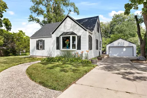 2614 N 112th, Wauwatosa, WI 53226