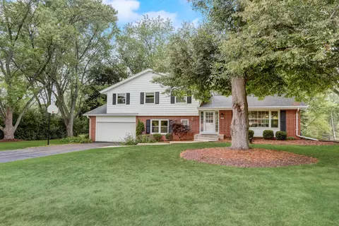 10921 N Crestline, Mequon, WI 53092