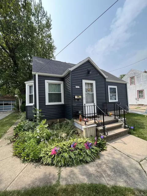 1027 W New York, Oshkosh, WI 54901