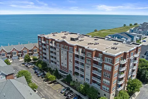 3930 S Lk #310, Saint Francis, WI 53235