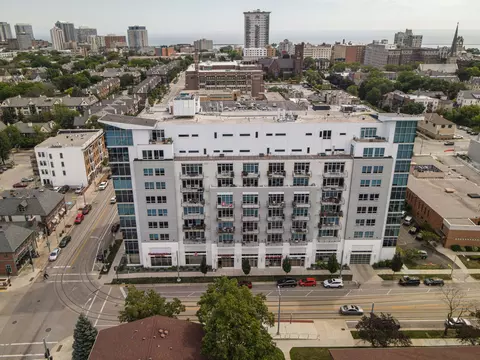 601 E Ogden #707, Milwaukee, WI 53202