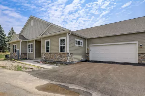 n112w14076 Wrenwood #BLDG 7 18, Germantown, WI 53022