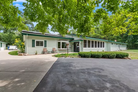 415 Hill Vw, Slinger, WI 53086
