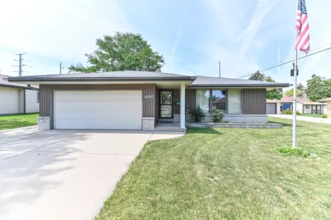 4445 S 15th, Milwaukee, WI 53221