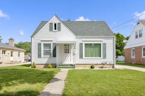 1842 E Norwich, Saint Francis, WI 53235