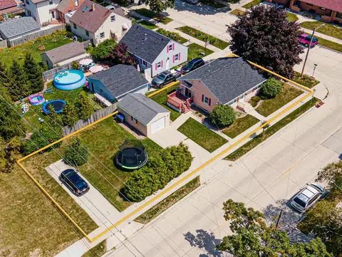 1706 Mead, Sheboygan, WI 53081