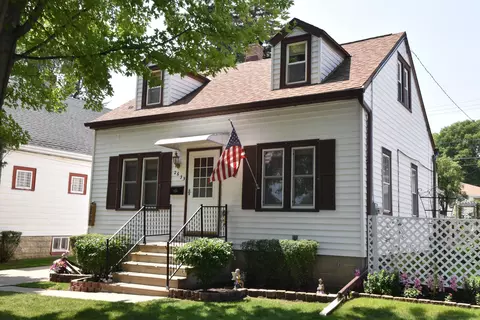 2639 S 92nd, West Allis, WI 53227